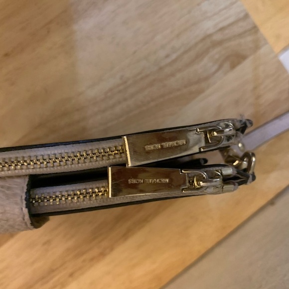 Michael Kors Cream Clutch Sleek Leather Double Zip Wristlet - Picture 4 of 9